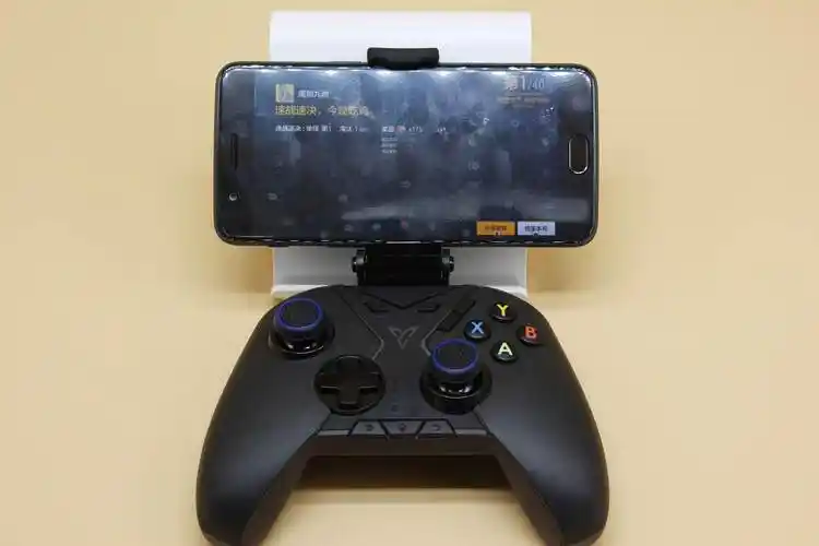 吃鸡难技术不行装备凑飞智八爪鱼游戏手柄评测