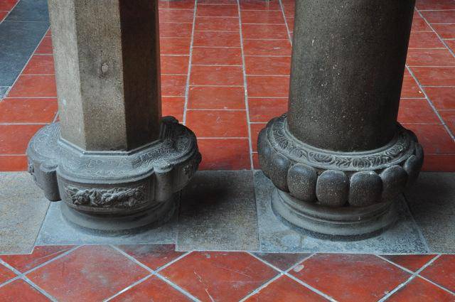 (  )梭柱:柱子上下两端(或仅上端)收小,如梭形.