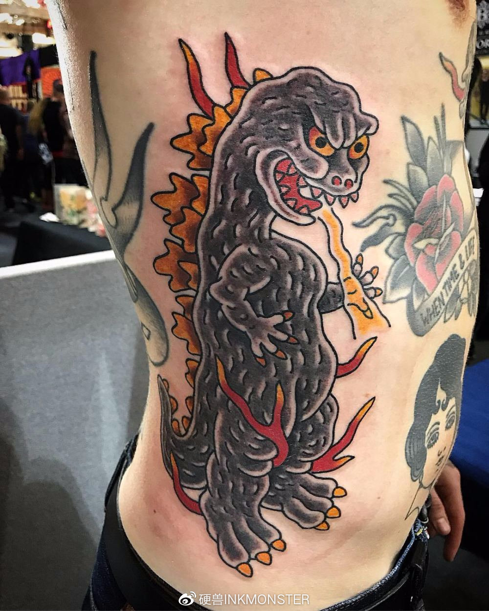 把奥特曼做到日式传统纹身里面是什么操作