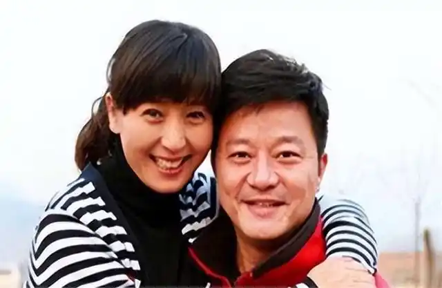 闫学晶与林越已离婚12年,如今她嫁富豪生女,他三婚娶小20岁老婆