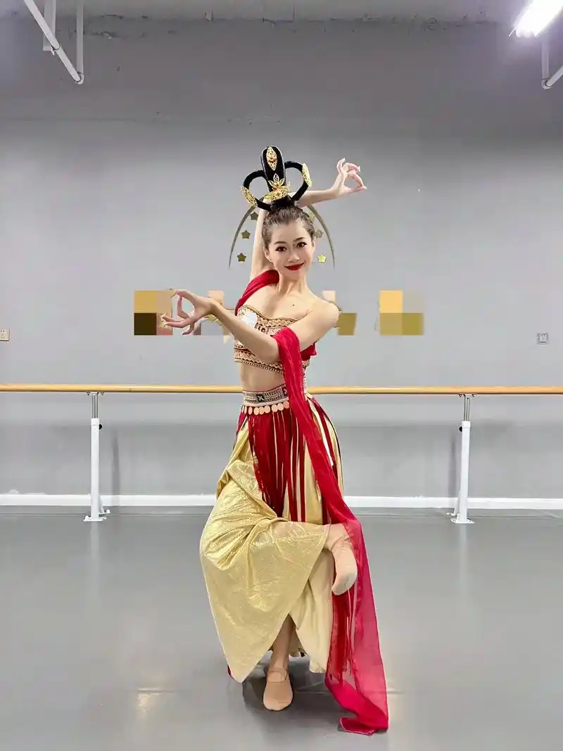 舞蹈 #舞蹈写真  #舞蹈拍照动作 #敦煌 #涟水 古典舞 - 抖音