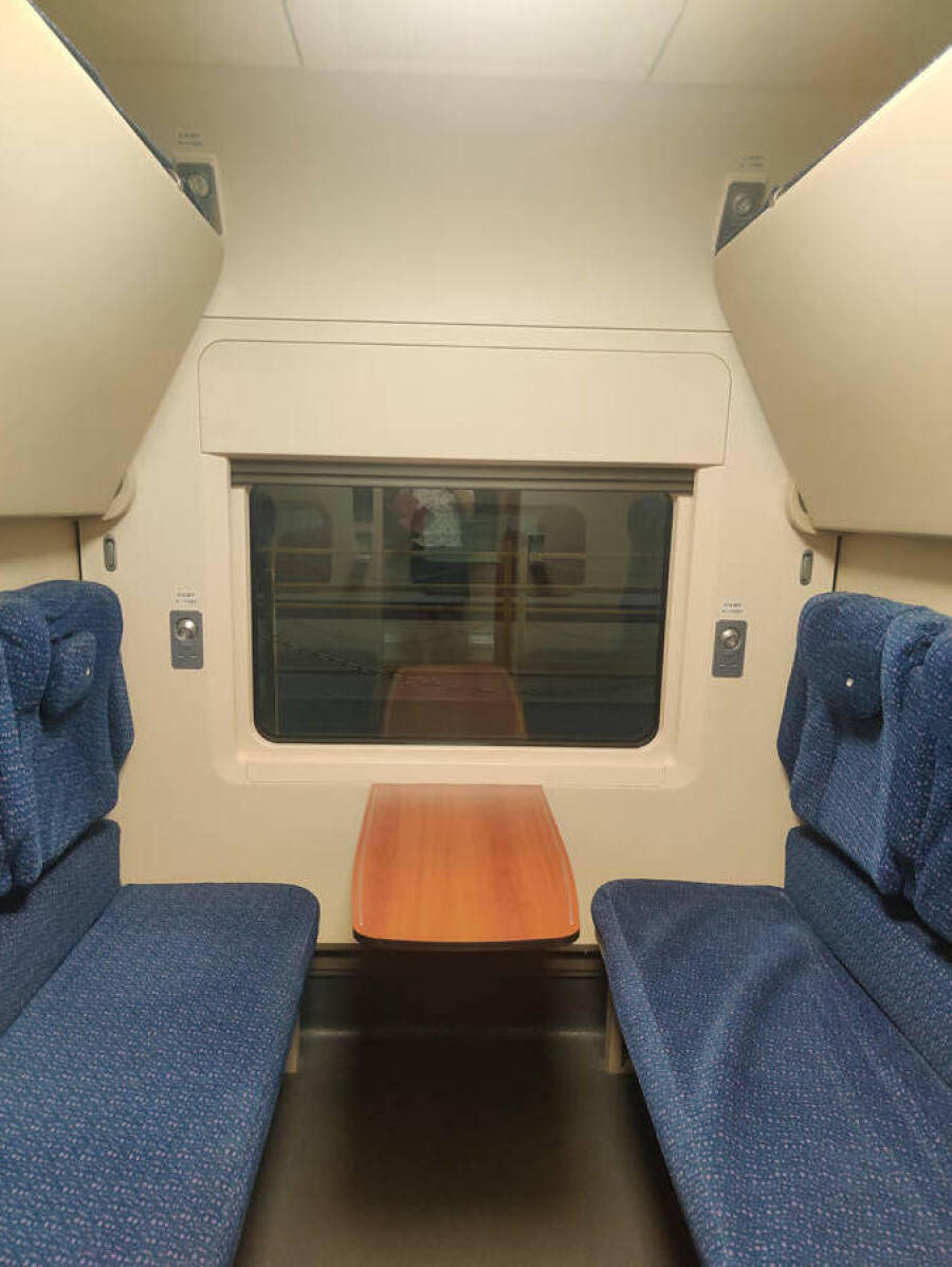 探秘兰新高铁"新成员"——crh5e长编卧铺动车_包厢