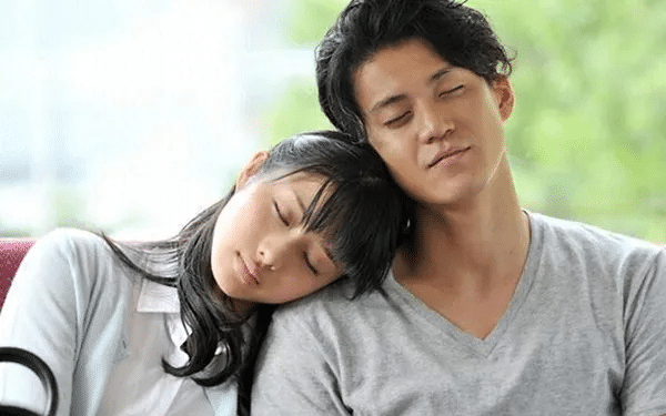 这部日剧不简单,非常浪漫的爱情日剧,就冲小栗旬也要多看几遍