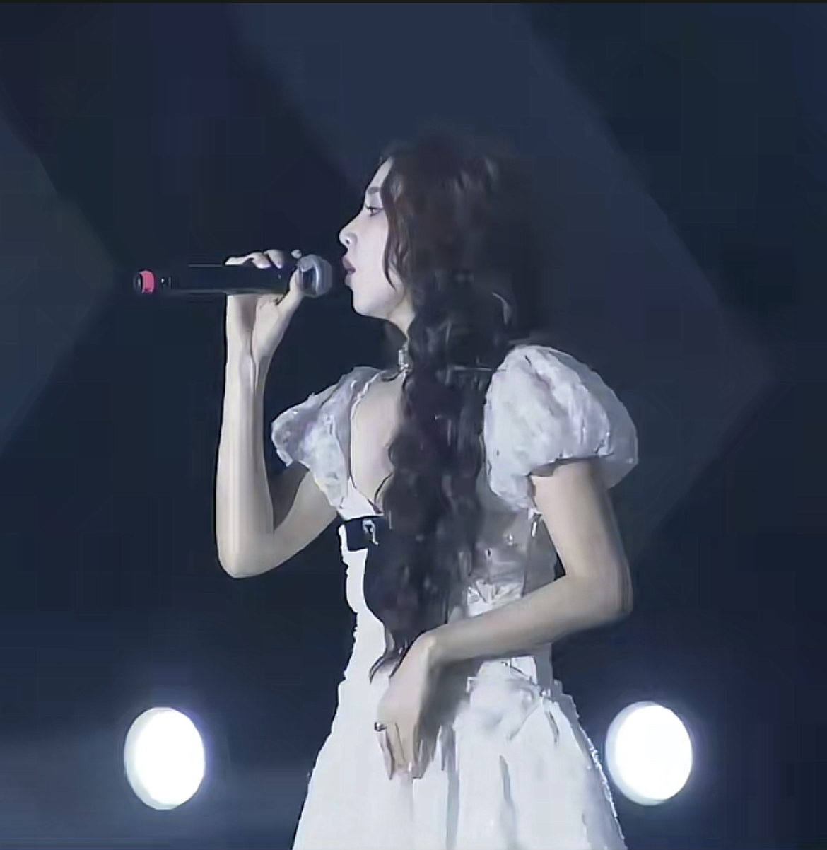 潘玮柏与弦子同台演唱《不得不爱》[可怜]突然感觉自己真的老了[泪奔]