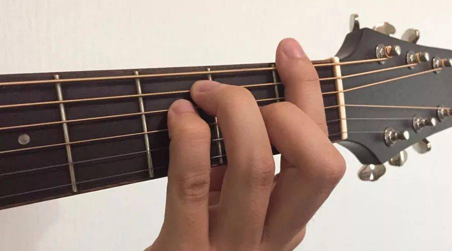 大横按f和弦就这几招