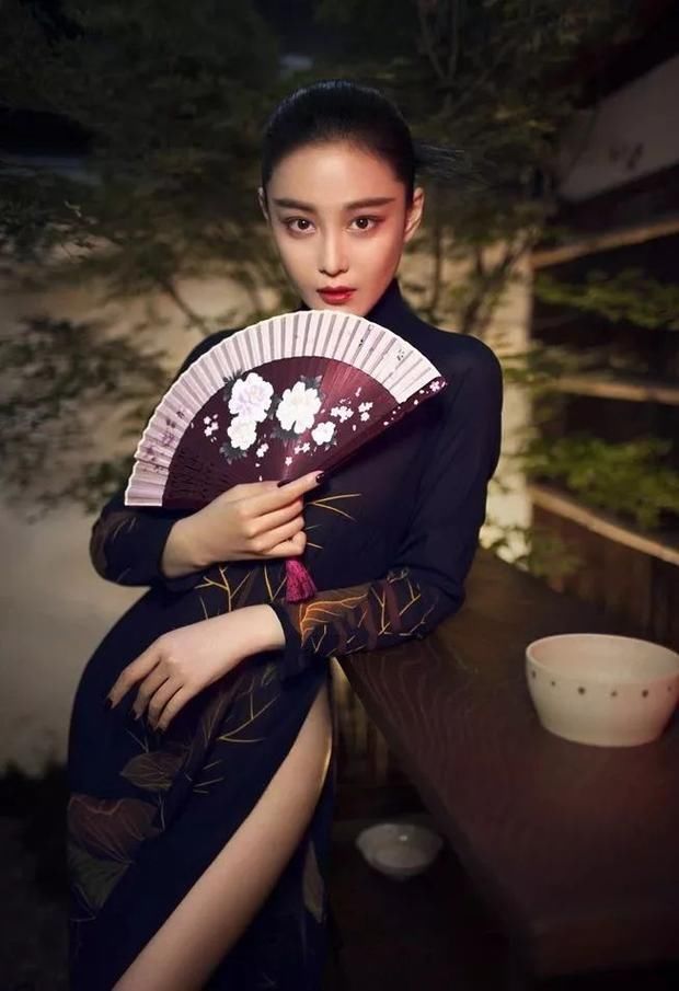 张馨予穿旗袍将女性的韵味展现地淋漓尽致