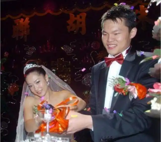 篮球名将朱芳雨:娶体操女神生俩儿子后出轨,为争夺儿子闹上法庭