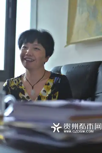 朱琴接受记者采访.