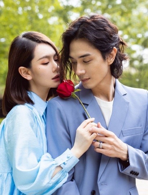 这下戚薇不能不回李承铉消息了##李承铉追戚薇追到战至巅峰了