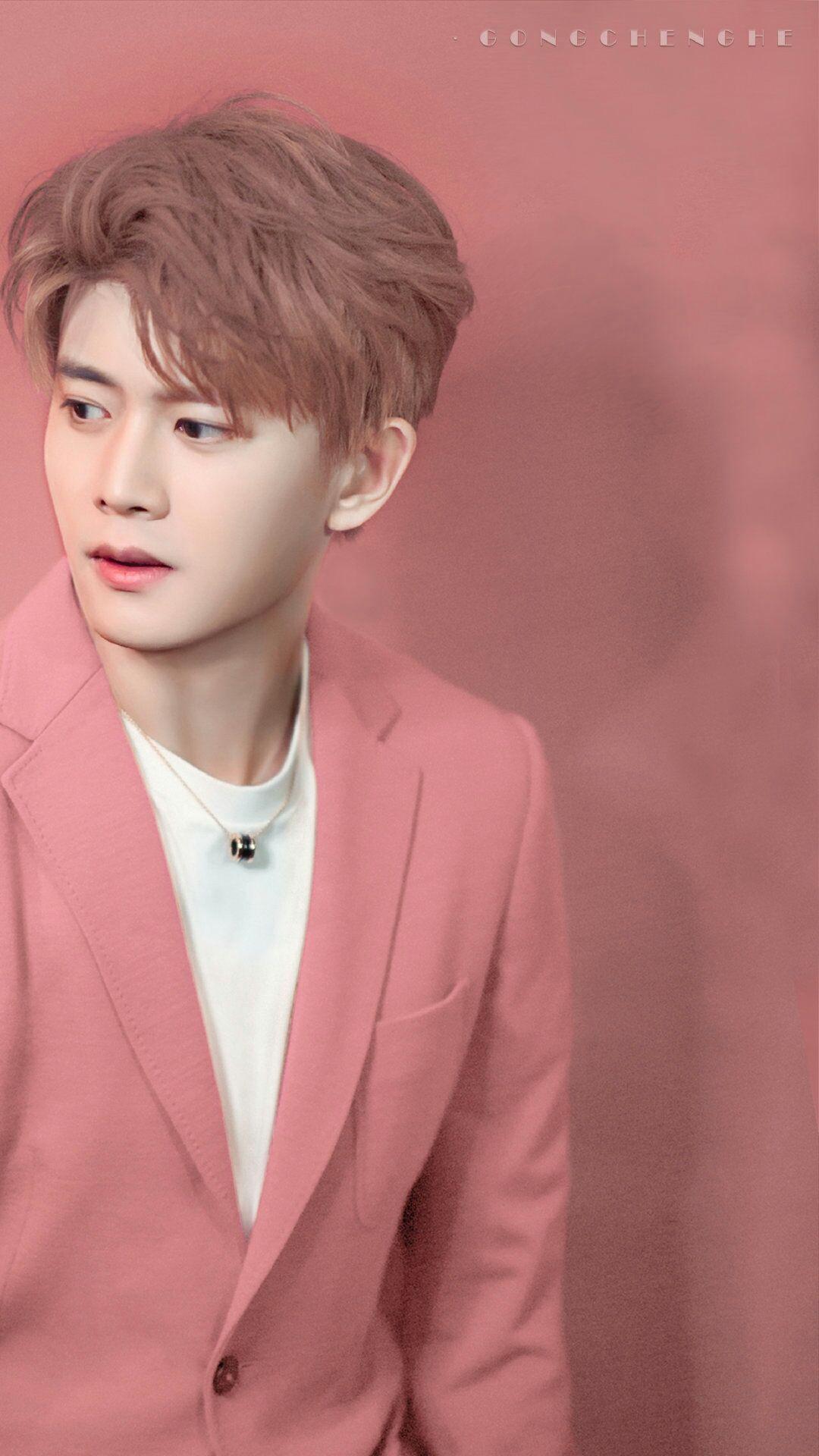 任嘉伦粉色系壁纸