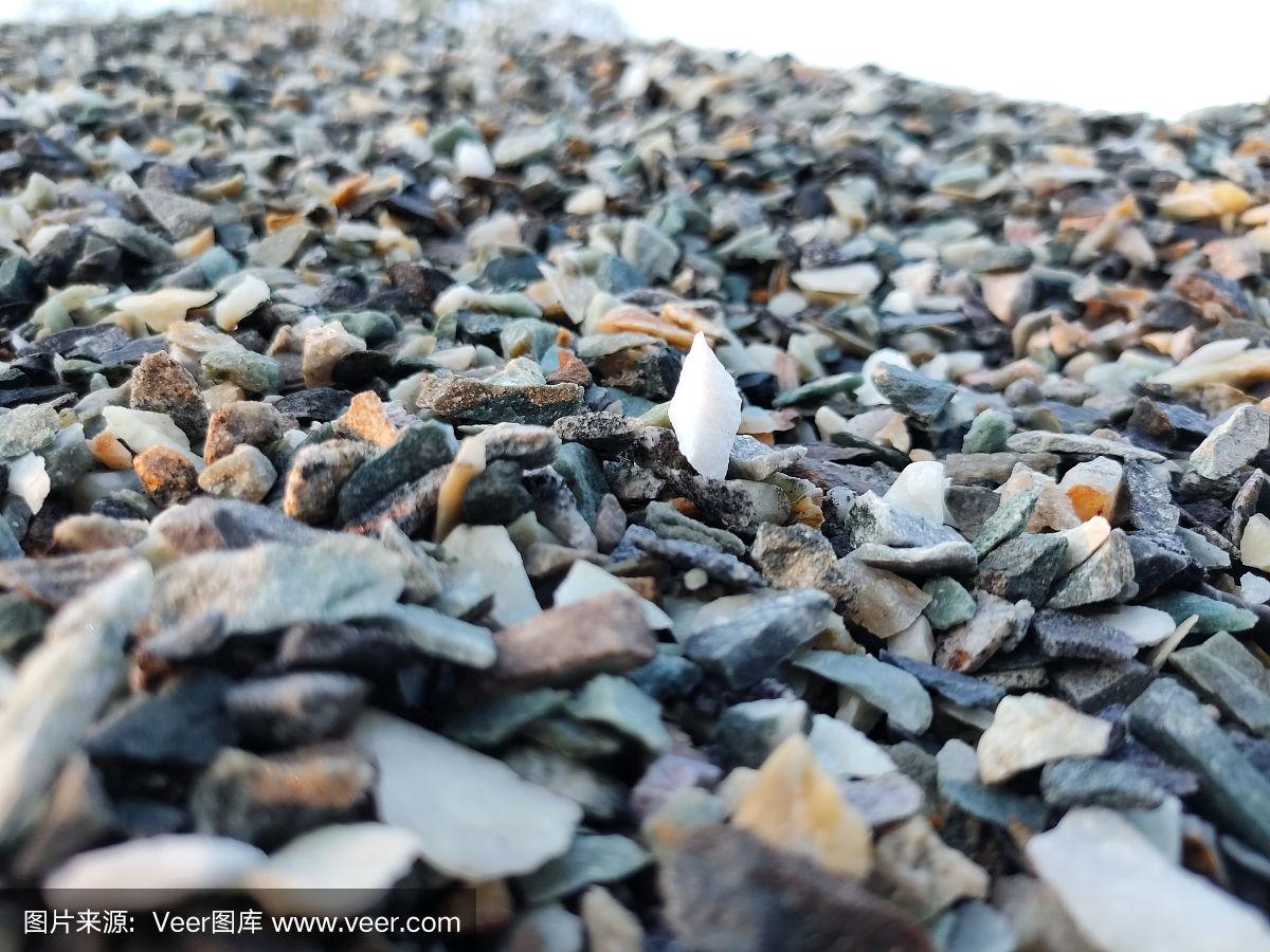 采石场碎石堆.五彩缤纷的鹅卵石.
