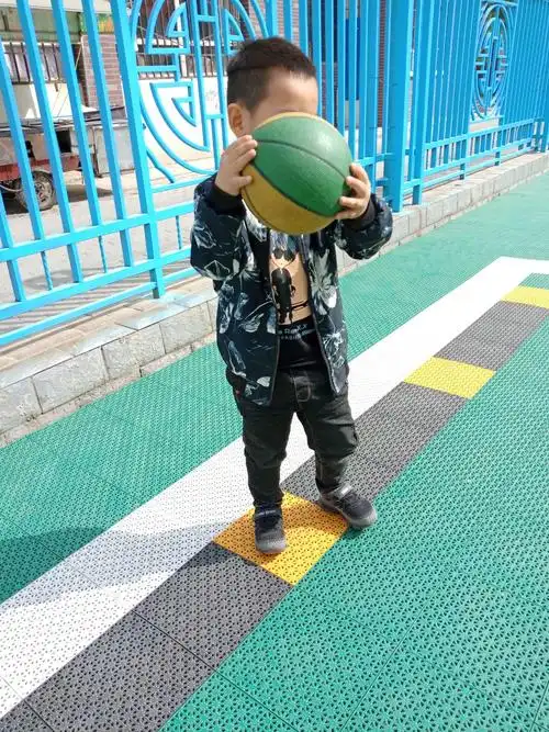 户外体育活动《拍拍球》