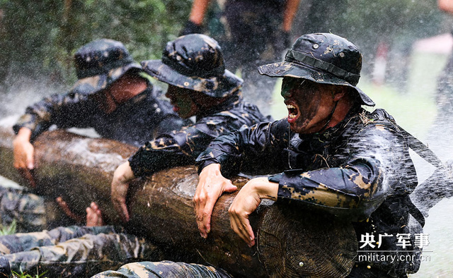 超猛!驻香港部队官兵的"魔鬼"训练