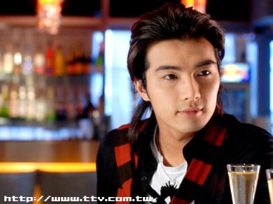 斗牛要不要 第五集 18分钟 20秒中贺军翔围的围巾哪有卖啊?