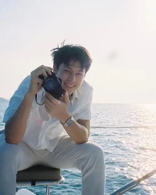 3.mark mark注重氛围感的打造,镜头虚实结合.