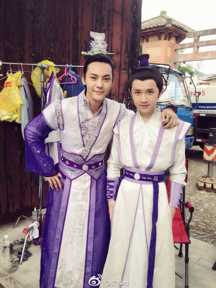 陈伟霆#十年前vs十年后大小陵越合照,梦回古剑@william威廉陈伟霆cwt