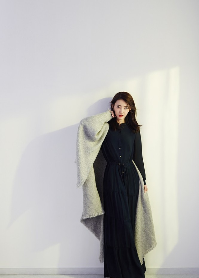 漂洋过海来看你,素颜女神王丽坤美艳职业装