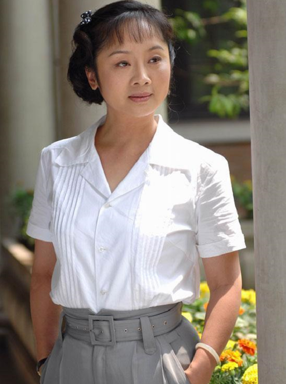 唐静与王新军离婚13年:她含泪带儿子生活,他再婚秦海璐幸福美满_深圳
