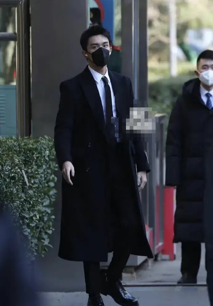 突然发现吴磊这个小孩儿长大了,在我印象里一直是那个红孩儿,小飞流