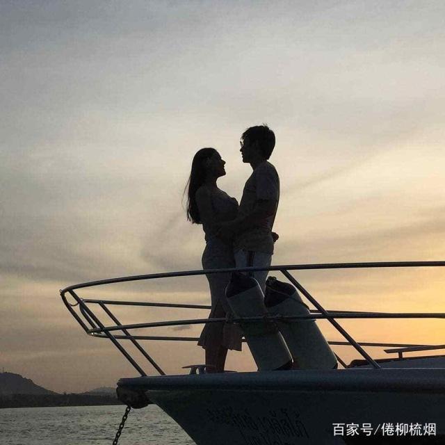 之旅,从两人在各自的社交网络上分享的多张照片可以看出,非常唯美浪漫