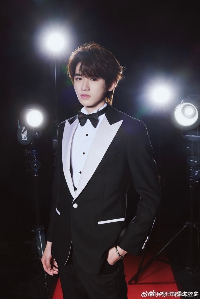 宋亚轩名利场上的小王子##宋亚轩小王子西装造型