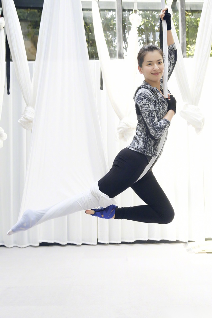 刘涛一组练高难度瑜伽的照片,柔韧身材不失性感.