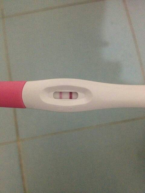 验孕棒一深一浅是不是怀孕了?