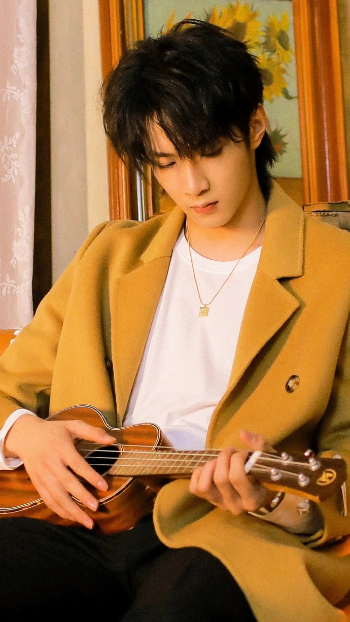 刘耀文暖色系氛围感大片##刘耀文室内暖色系写真