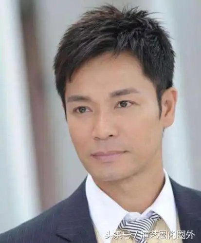 看看香港50岁的中年男艺人,再看看内地的……网友:天壤之别