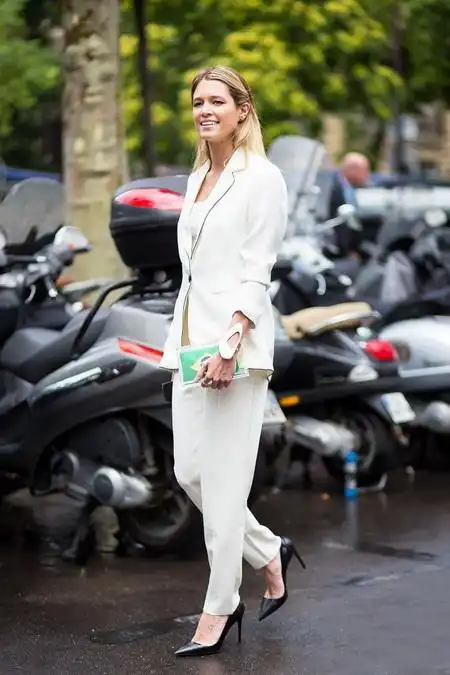 十月风尚:白色西装玩转秋日时尚-街拍- 女人街