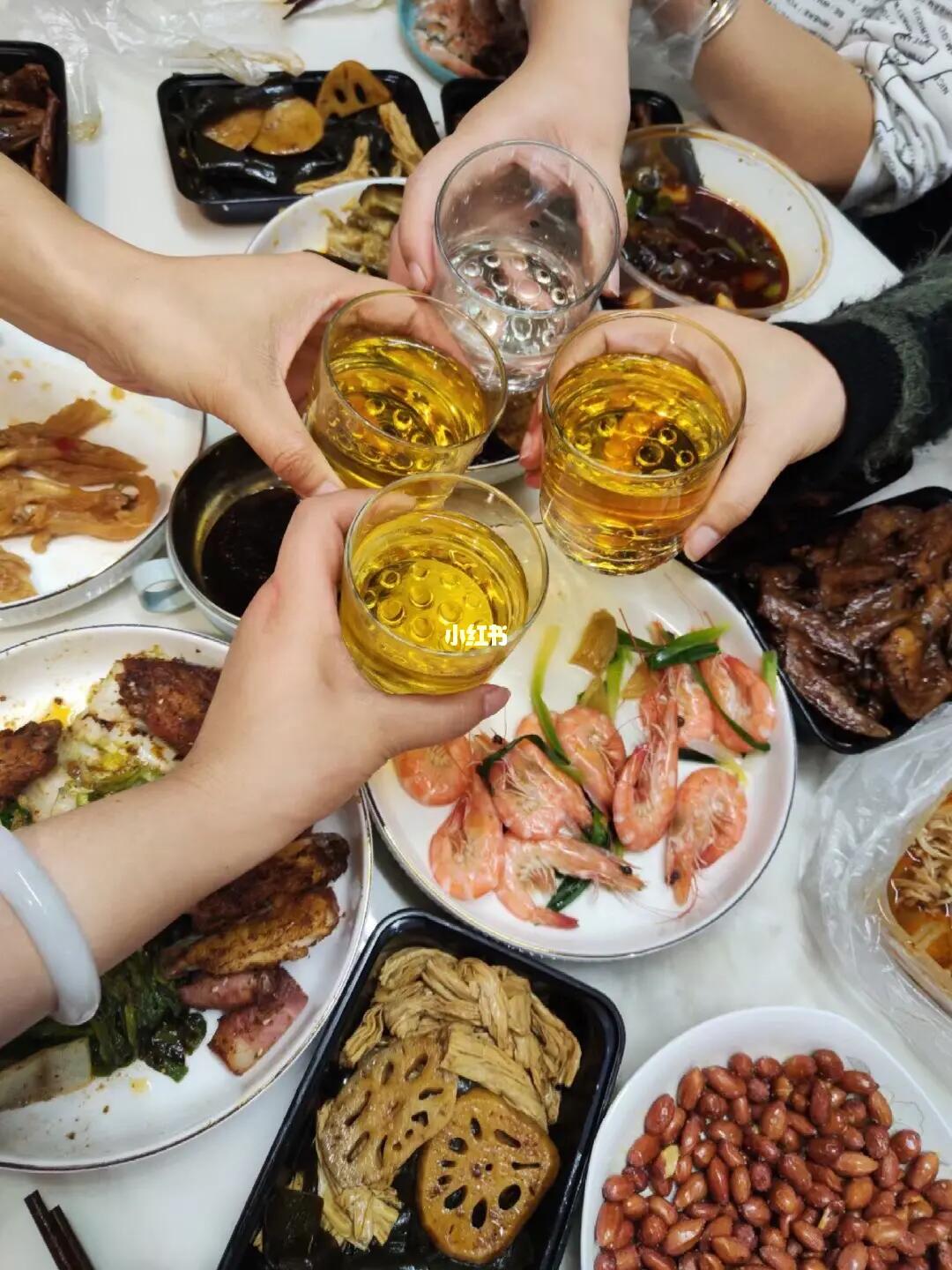 和姐们聚餐你们会喝酒吗