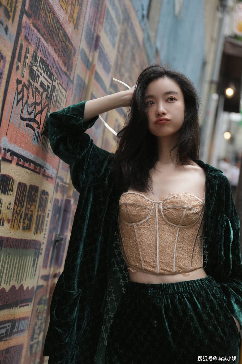 气场强大的倪妮,高端颜值完美身材真是狂野十足,妥妥的女王范_认可