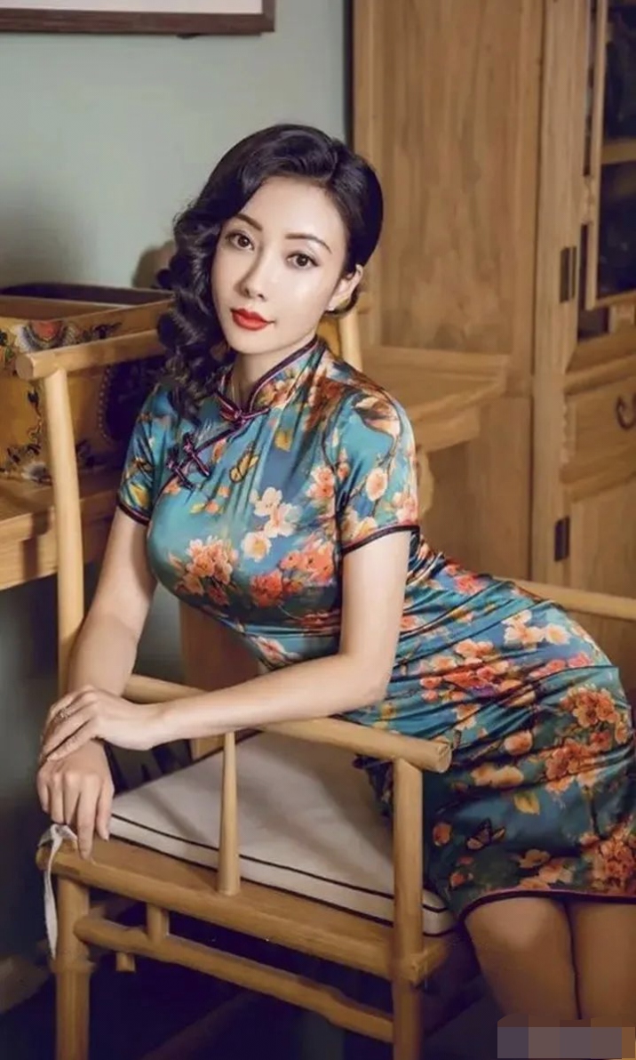 驾驭得了旗袍的女人,身材饱满极佳漂亮