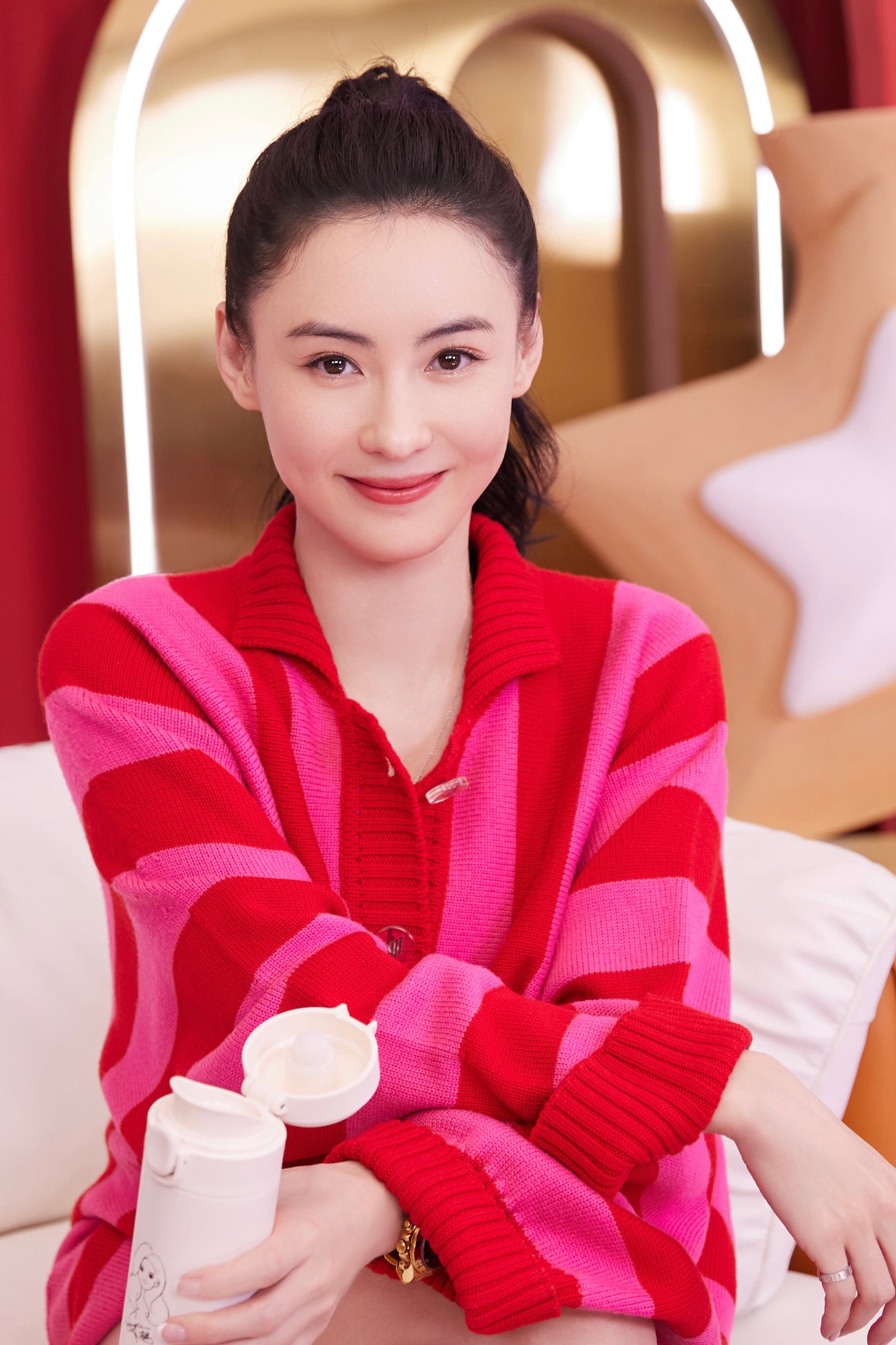 2021年10月31日,杭州,张柏芝开启个人直播首秀的预热直播.