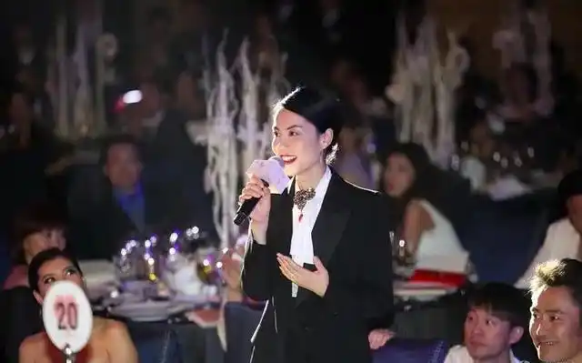 整整10年了吃完王菲红利的李亚鹏又回到了他的怪圈