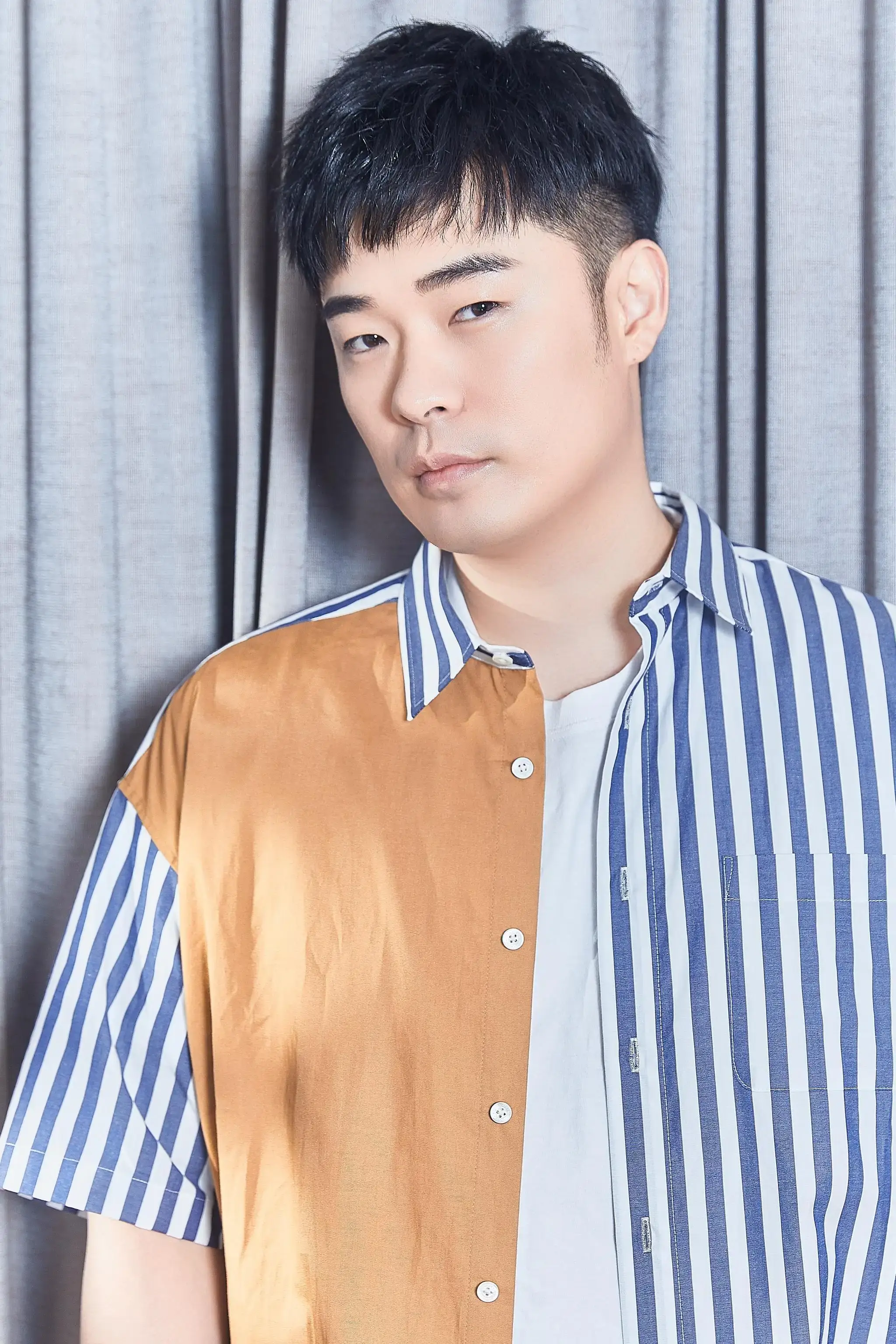 陈赫:二婚娶大1岁张子萱,婚后连生二胎,如今一家四口其乐融融_家庭