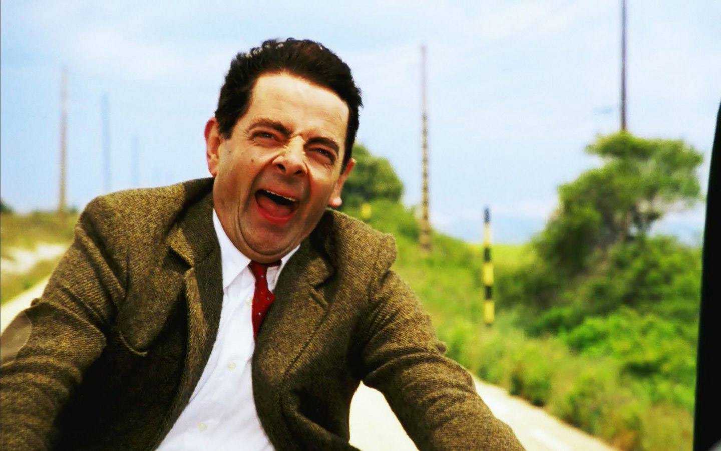 他擅长谐趣风格的动作喜剧片;截至2017年,其主演电影在全球的总票房