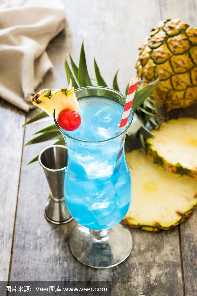 蓝色夏威夷鸡尾酒
