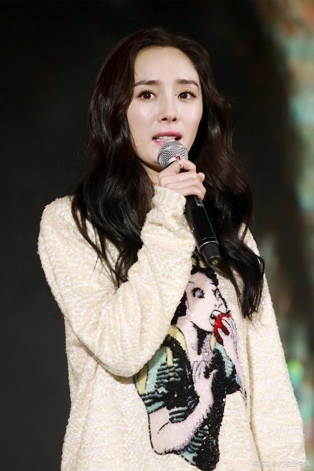 中秋晚会名场面:杨幂状态引群嘲,湖南卫视翻车,张小斐红气养人