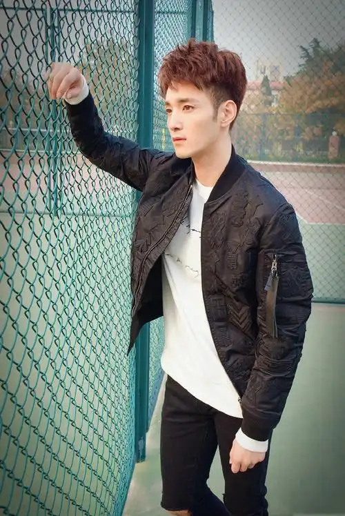 何奉天高冷美男帅气图片