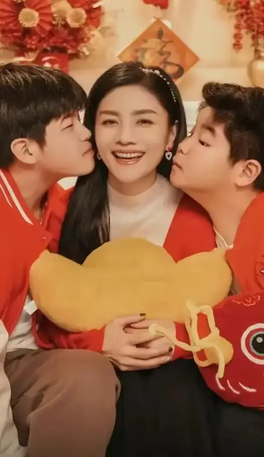 胡可的两个儿子,一个叫做胡一天,另一个叫做胡十一,他们分别是胡可和