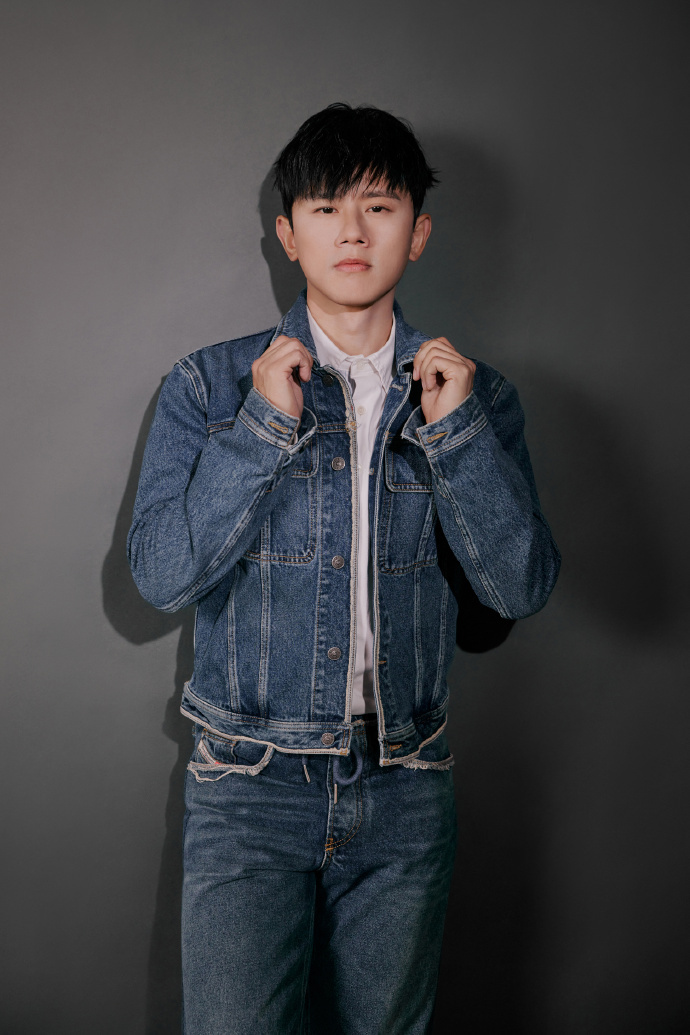 张杰牛仔套装造型