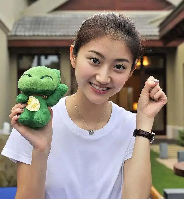 景甜童年照曝光,从小就是人间富贵花!