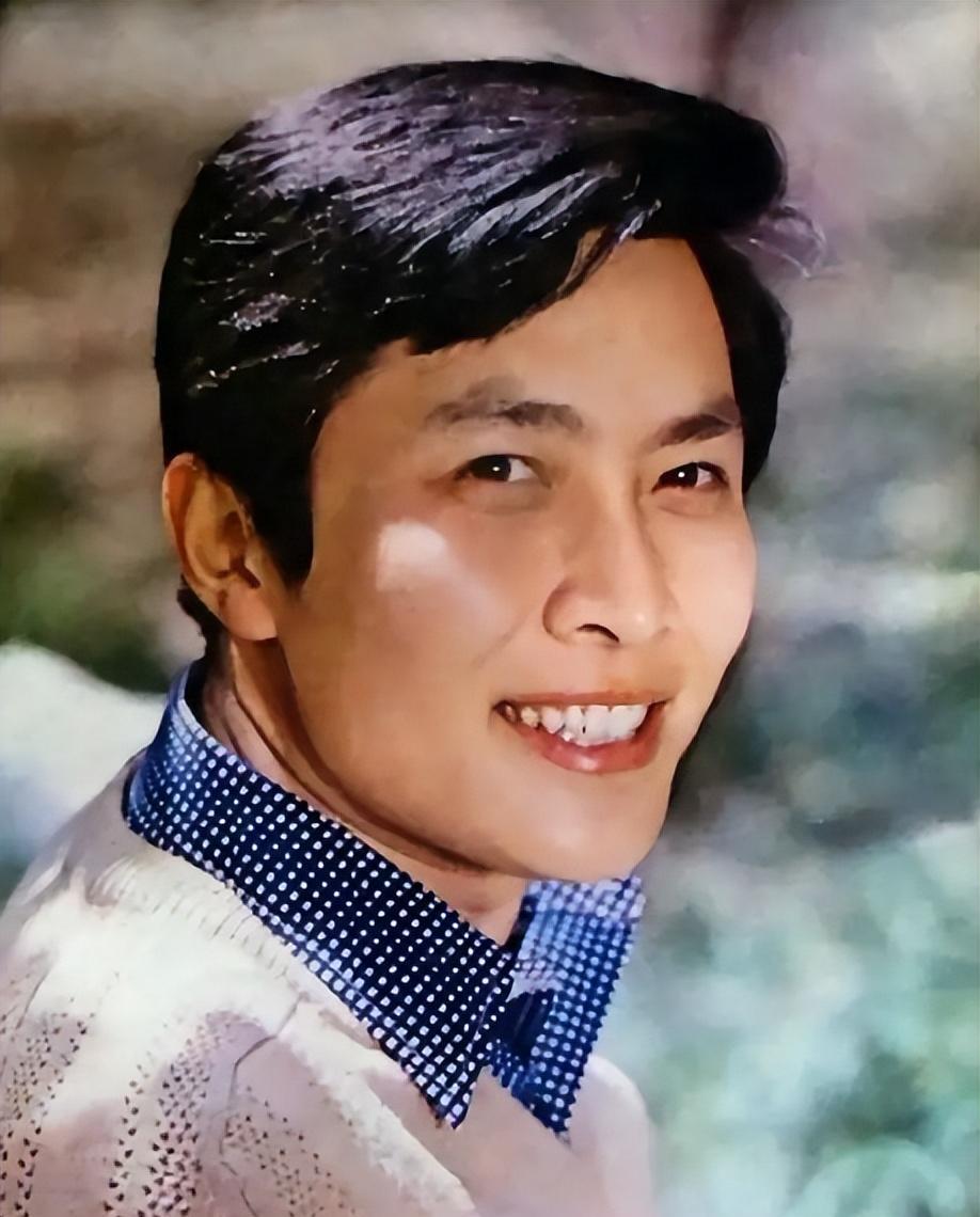 70岁唐国强回国赚钱,画展门票1299,网友:_书法_中国_角色