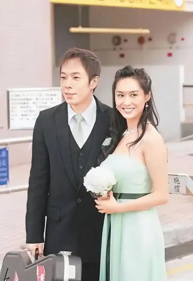 美女港星朱茵住深山一辆破车开26年为何还要执意嫁给黄贯中