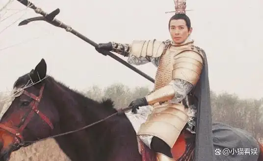 他在《铜雀台》中,将吕布的形象描绘得淋漓尽致,栩栩如生.