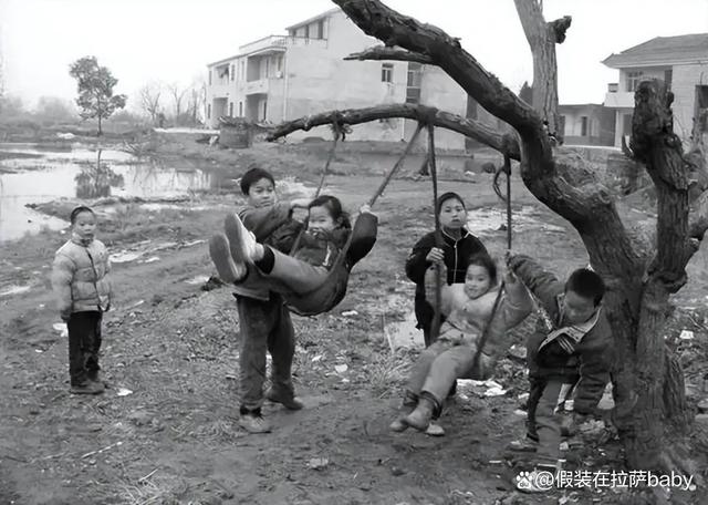 童年的老照片,童年的往事不堪回首,满满的七零八零儿时的记忆!