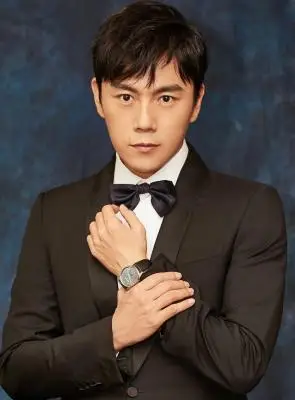 歌手秦昊个人资料简介-秦昊:放下"比天还高"的心气,娶大9岁的伊能静