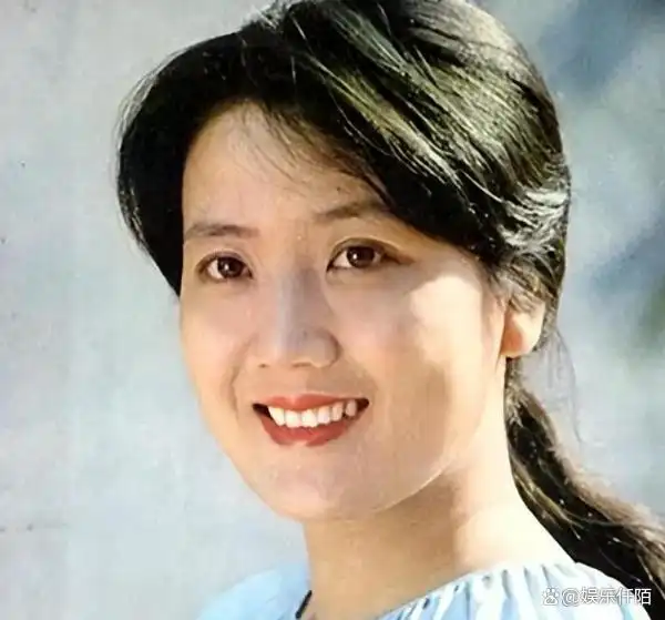 红极一时的李秀明:离婚又再婚,移居加拿大后隐退,69岁现状如何