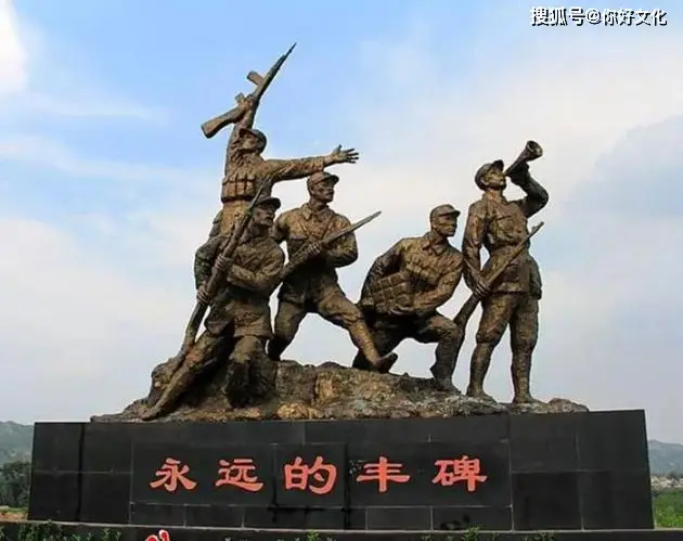 而过草地雕塑则再现了红军战士在艰苦环境下坚韧不拔的精神风貌.